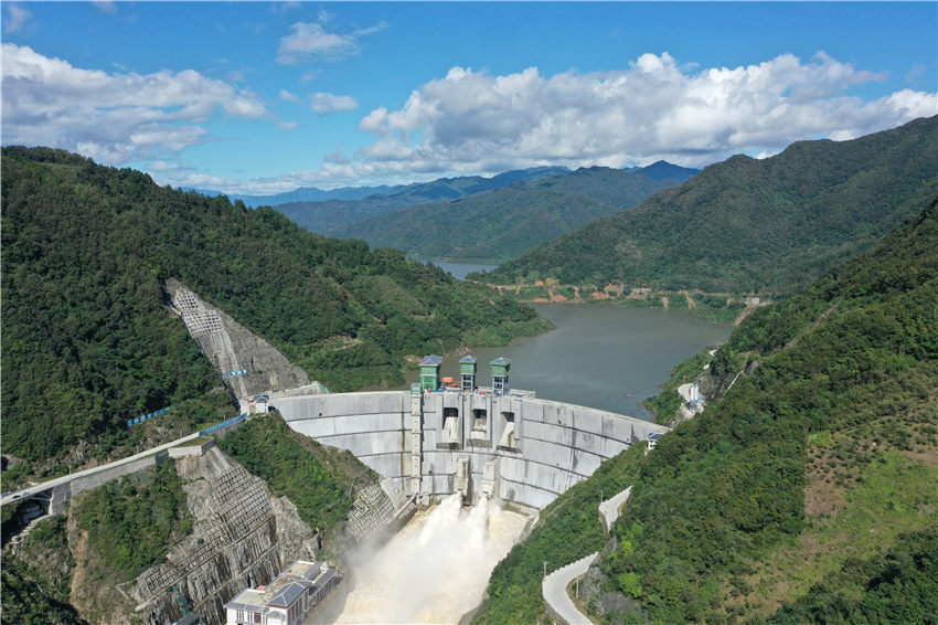 航拍引漢濟(jì)渭三河口水利樞紐。劉正根攝