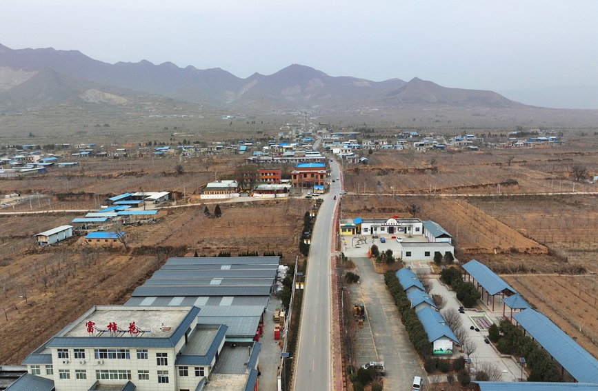 陜西省渭南市富平縣曹村鎮(zhèn)馬家坡村道航拍圖。富平縣交通運輸局供圖