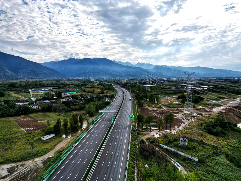 京昆高速公路蒲城至澇峪段。陜西交控集團(tuán)供圖