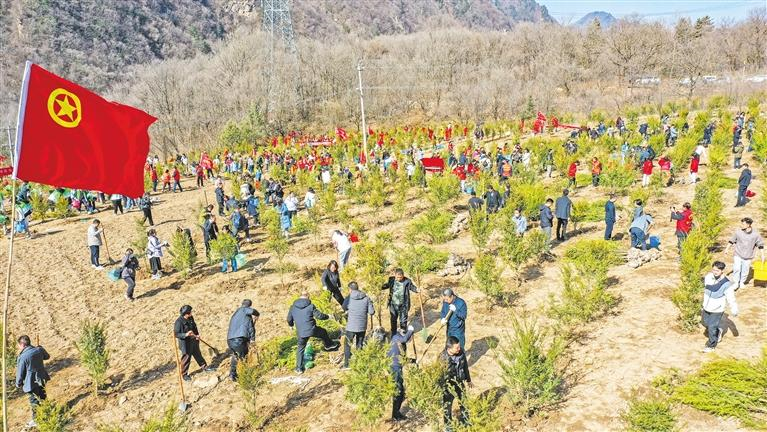 3月11日，“美麗中國·青春行動”——2024年陜西省青少年省級植樹護綠示范活動在西安市鄠邑區(qū)舉行。袁景智攝